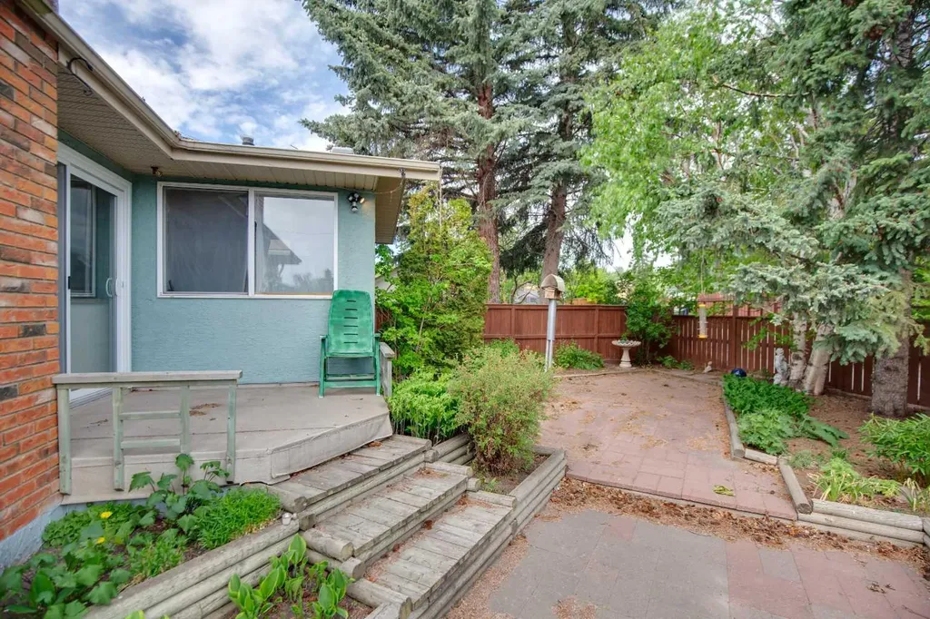 328 Norseman Road NW Calgary AB T2K 5M5