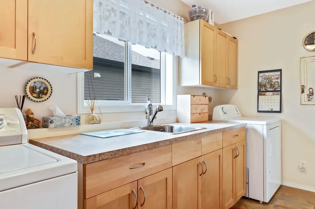 144 Hillcrest Boulevard Strathmore AB T1P0A3