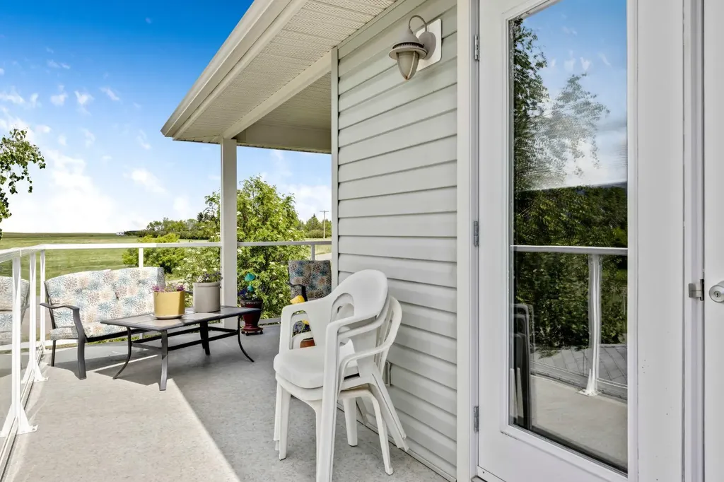 144 Hillcrest Boulevard Strathmore AB T1P0A3
