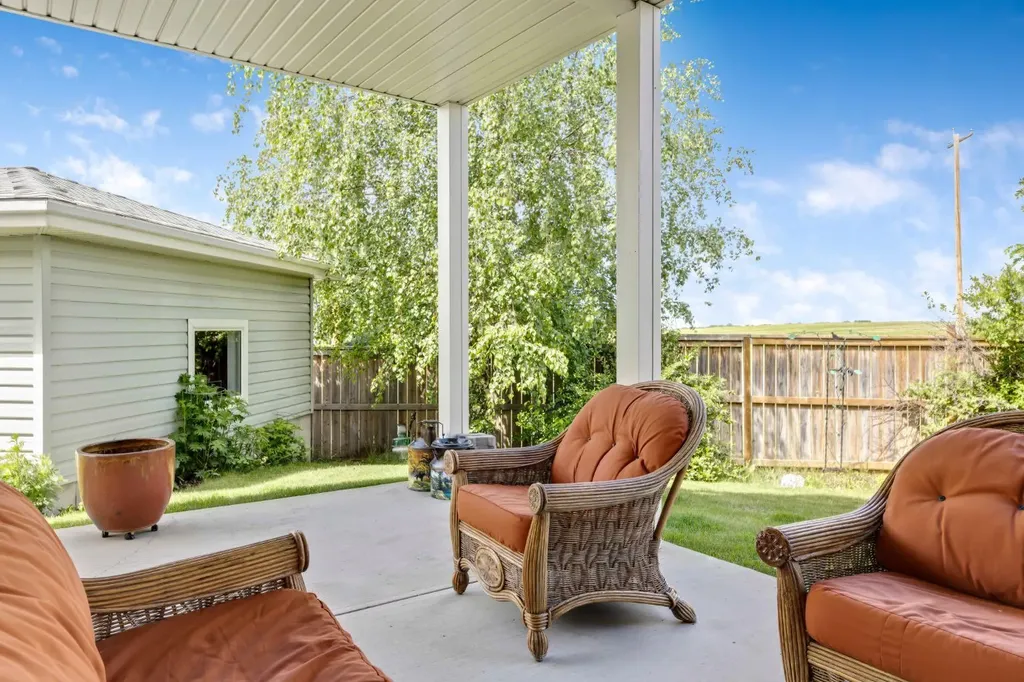 144 Hillcrest Boulevard Strathmore AB T1P0A3