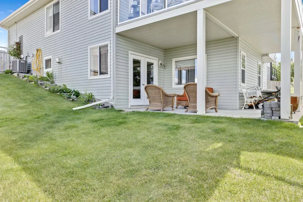 144 Hillcrest Boulevard Strathmore AB T1P0A3