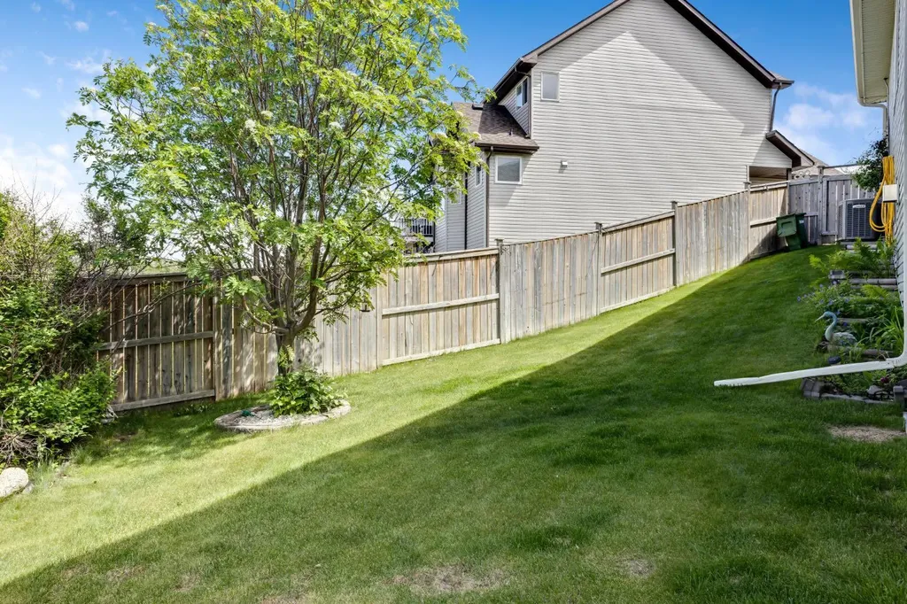 144 Hillcrest Boulevard Strathmore AB T1P0A3