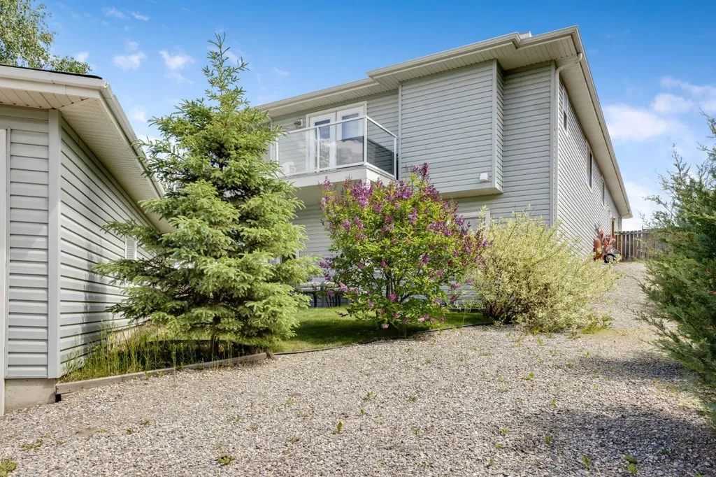 144 Hillcrest Boulevard Strathmore AB T1P0A3