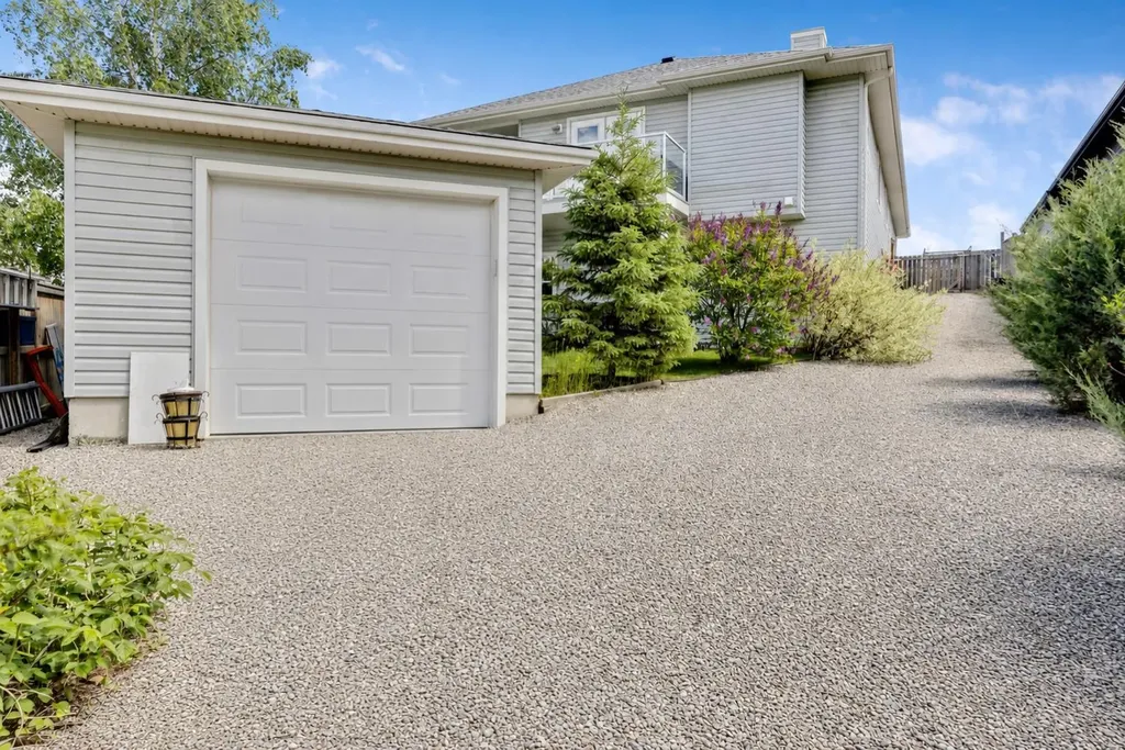 144 Hillcrest Boulevard Strathmore AB T1P0A3