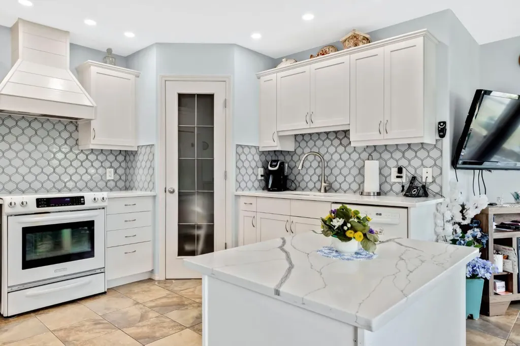 144 Hillcrest Boulevard Strathmore AB T1P0A3