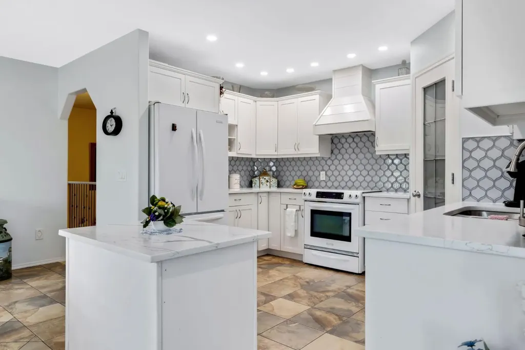 144 Hillcrest Boulevard Strathmore AB T1P0A3