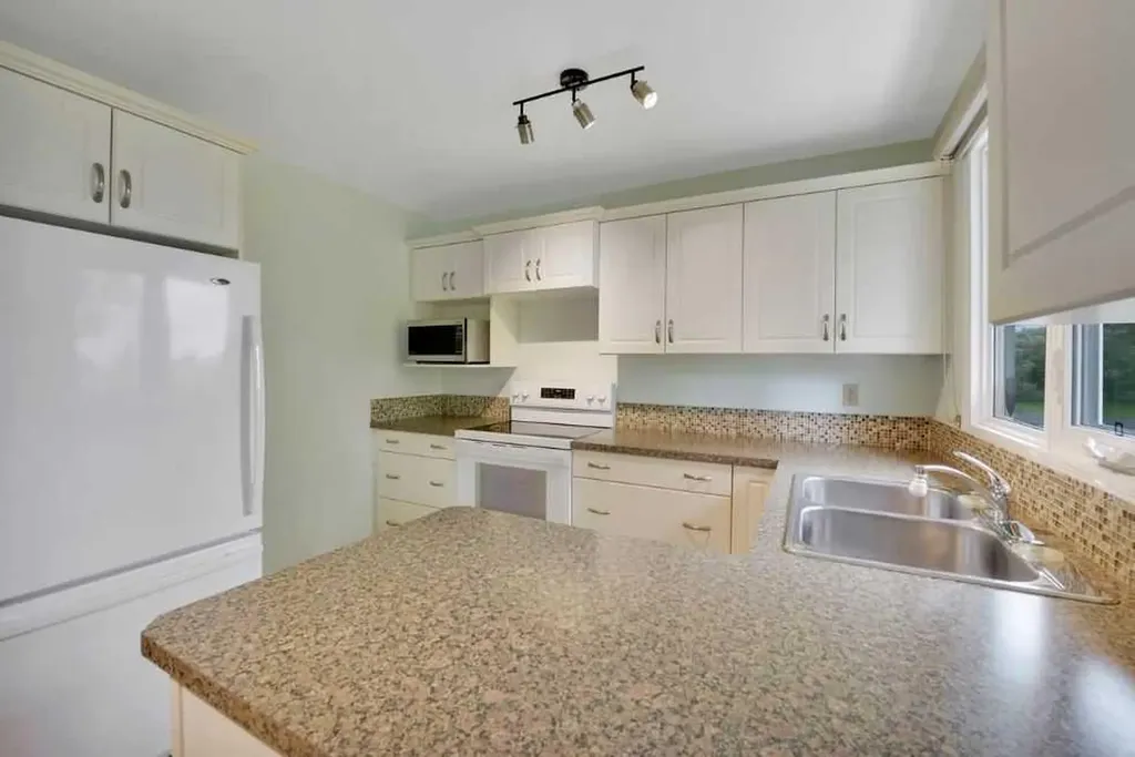 2 Mitchell Avenue Red Deer AB T4N 0L1