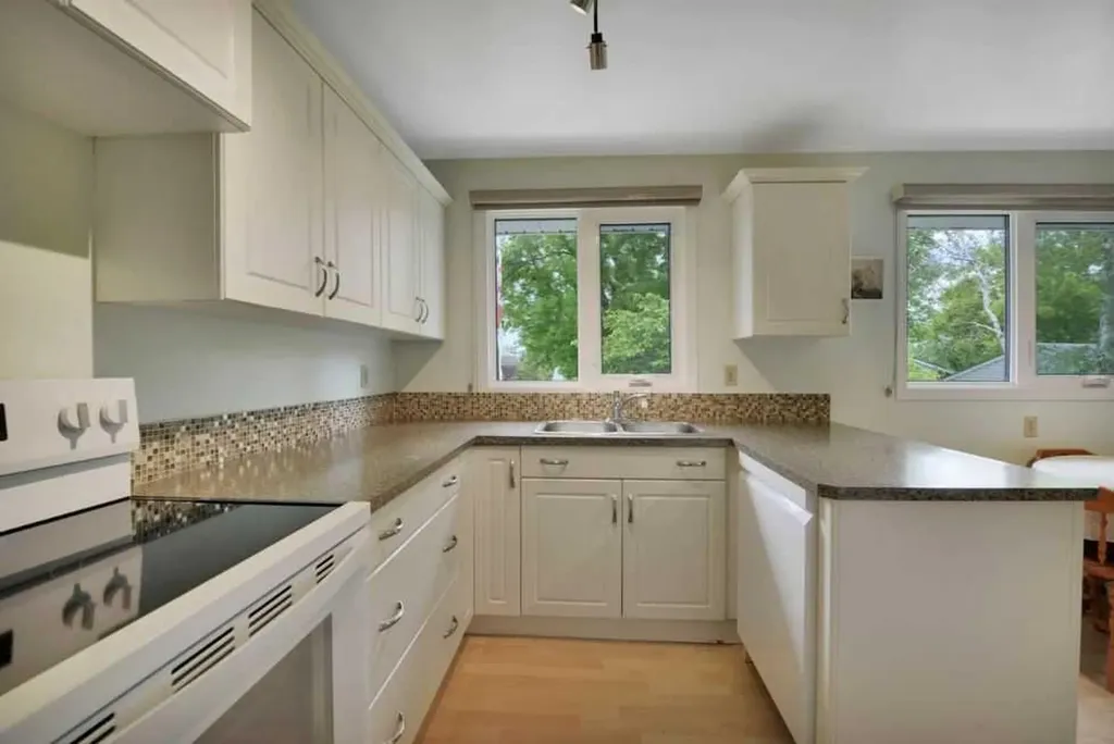 2 Mitchell Avenue Red Deer AB T4N 0L1