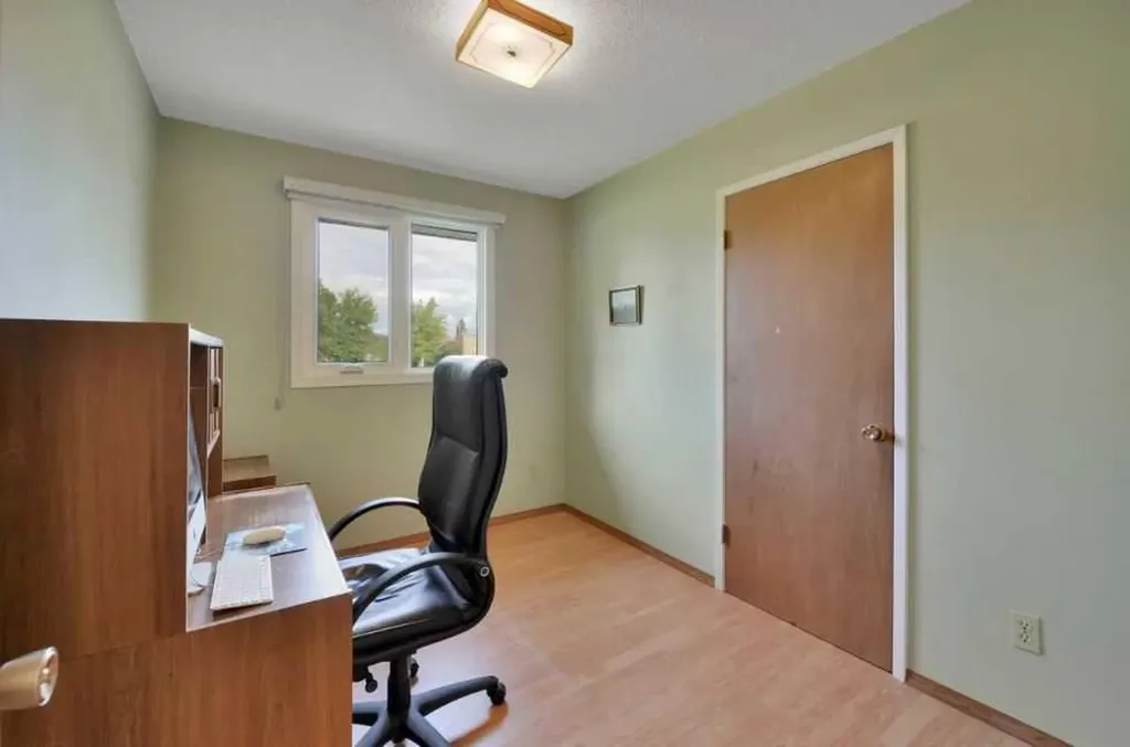 2 Mitchell Avenue Red Deer AB T4N 0L1