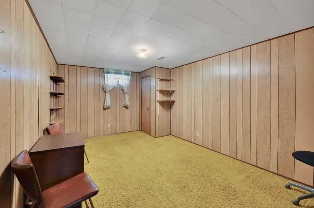 2 Mitchell Avenue Red Deer AB T4N 0L1