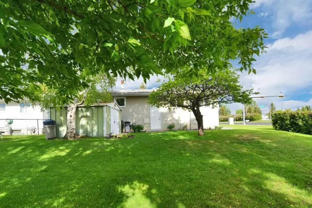 2 Mitchell Avenue Red Deer AB T4N 0L1