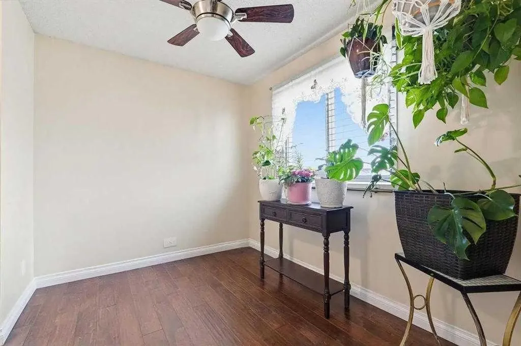 919 38 Street NE Calgary AB T2A 6E1