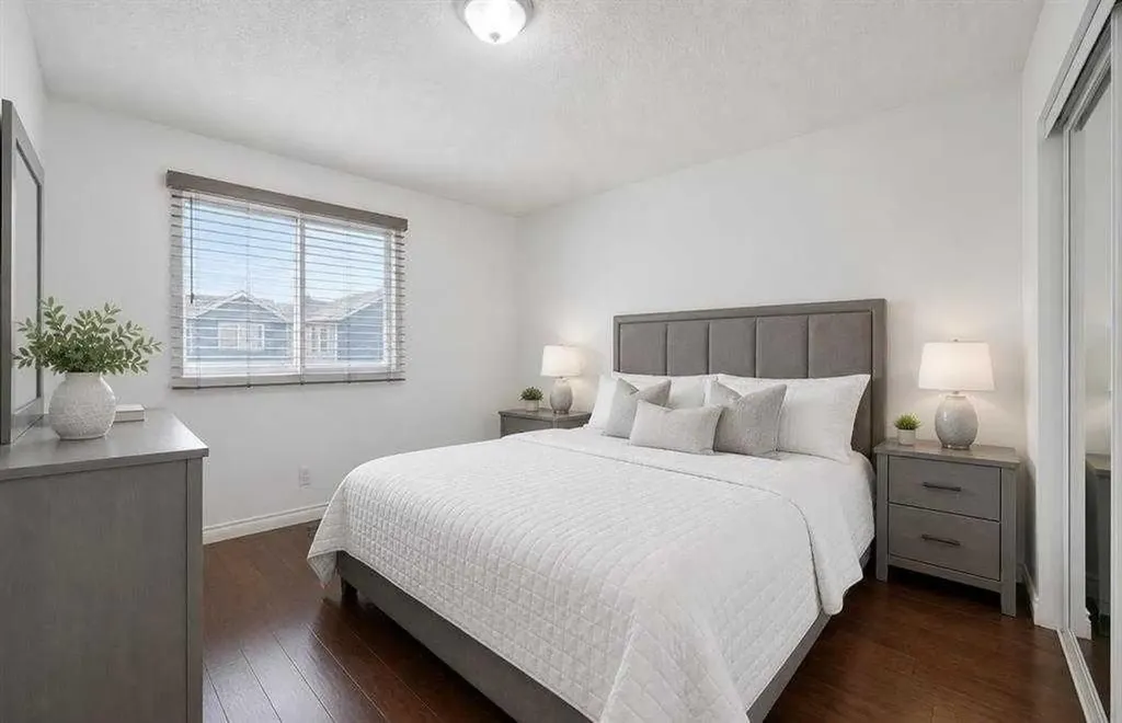 919 38 Street NE Calgary AB T2A 6E1