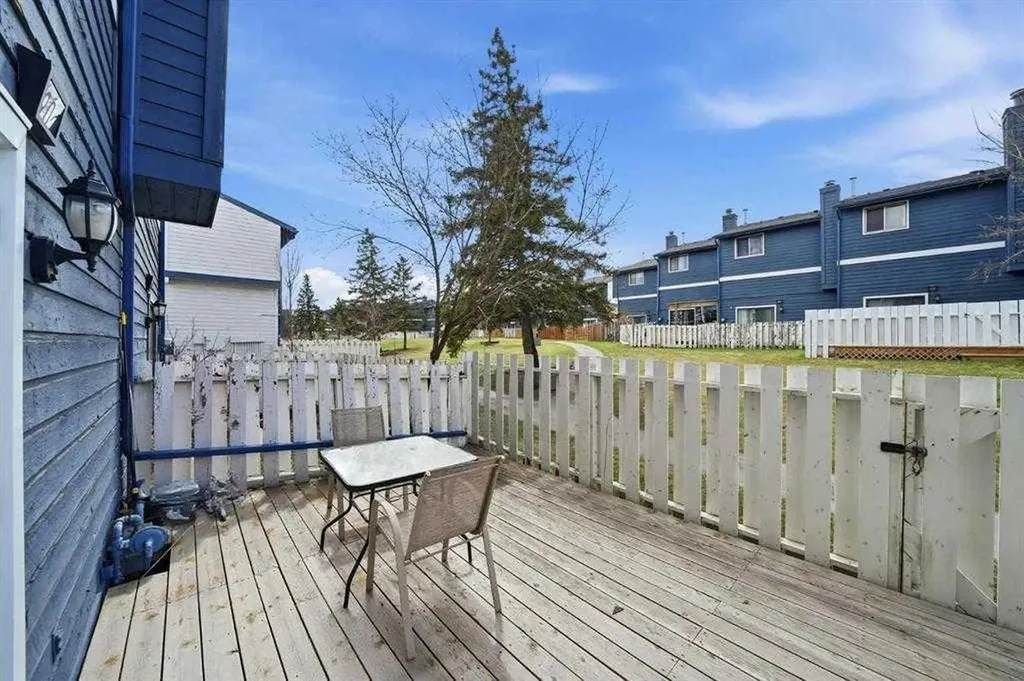 919 38 Street NE Calgary AB T2A 6E1