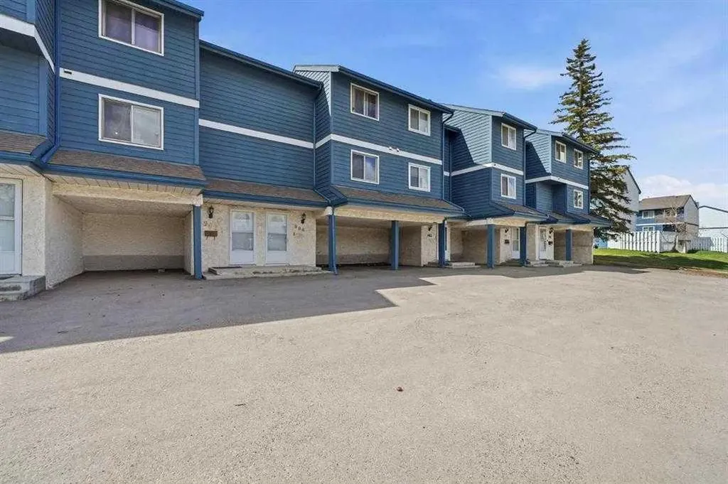 919 38 Street NE Calgary AB T2A 6E1