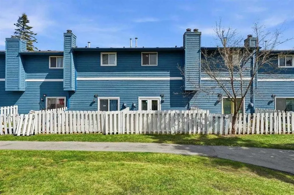 919 38 Street NE Calgary AB T2A 6E1
