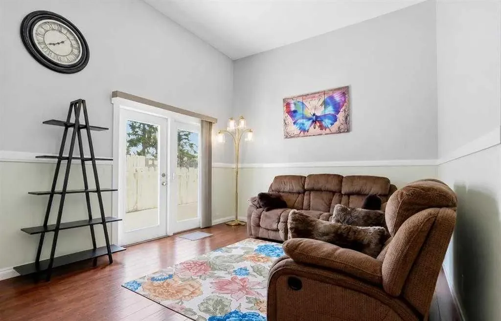 919 38 Street NE Calgary AB T2A 6E1