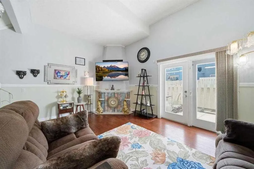 919 38 Street NE Calgary AB T2A 6E1