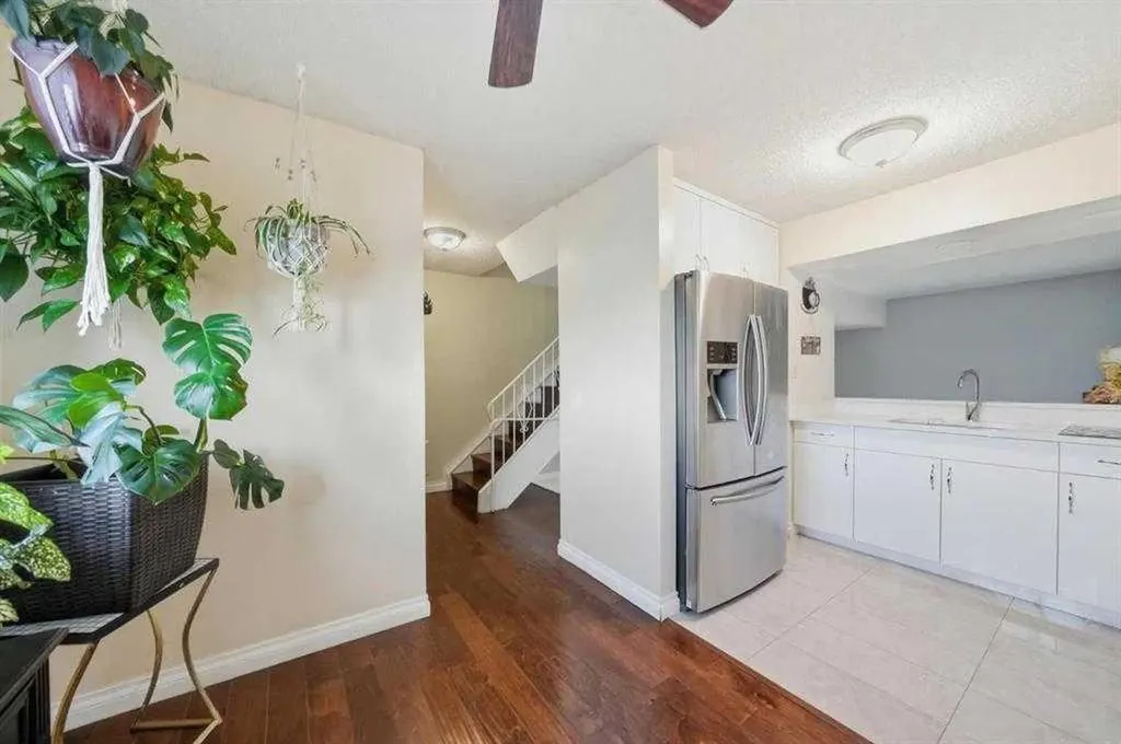 919 38 Street NE Calgary AB T2A 6E1