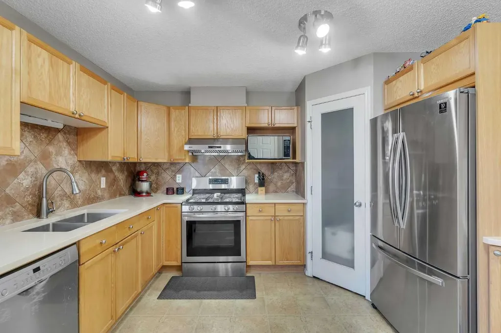 33 Saddlebrook Common NE Calgary AB T3J 0K1