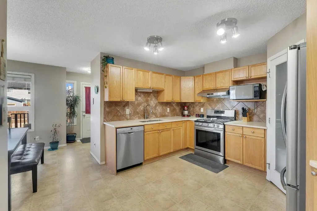 33 Saddlebrook Common NE Calgary AB T3J 0K1