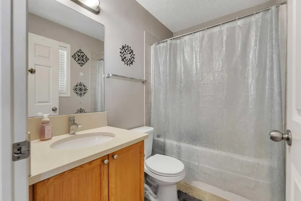 33 Saddlebrook Common NE Calgary AB T3J 0K1