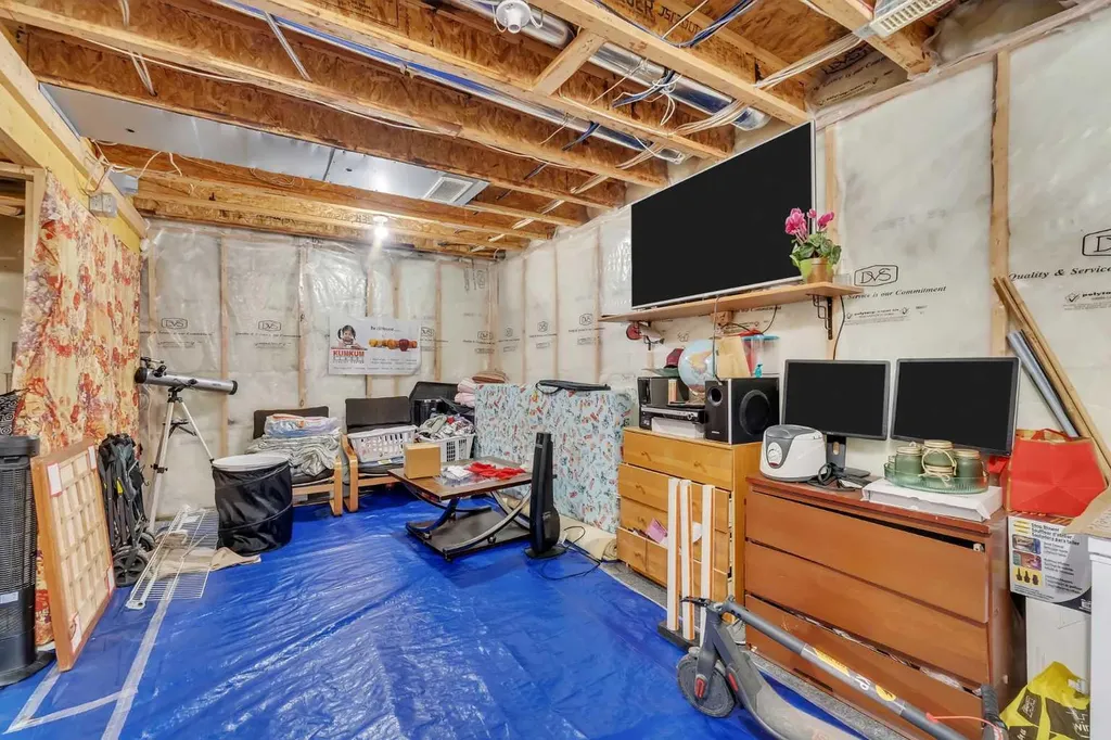 33 Saddlebrook Common NE Calgary AB T3J 0K1