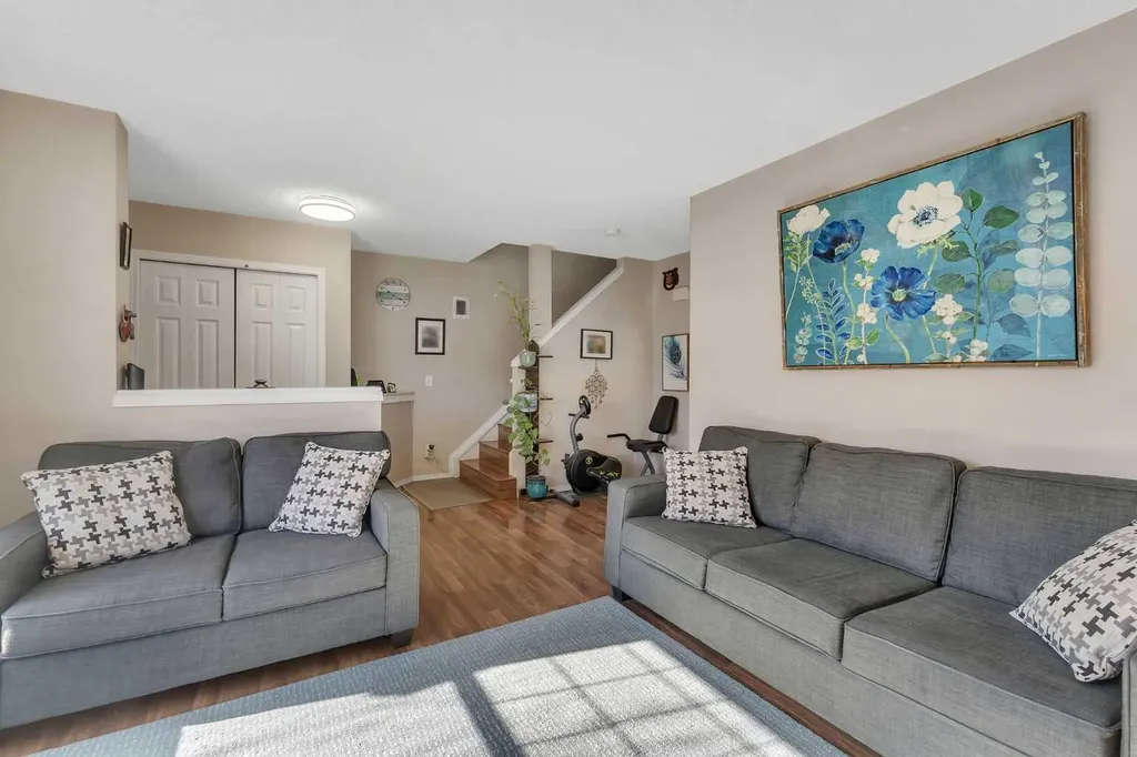 33 Saddlebrook Common NE Calgary AB T3J 0K1