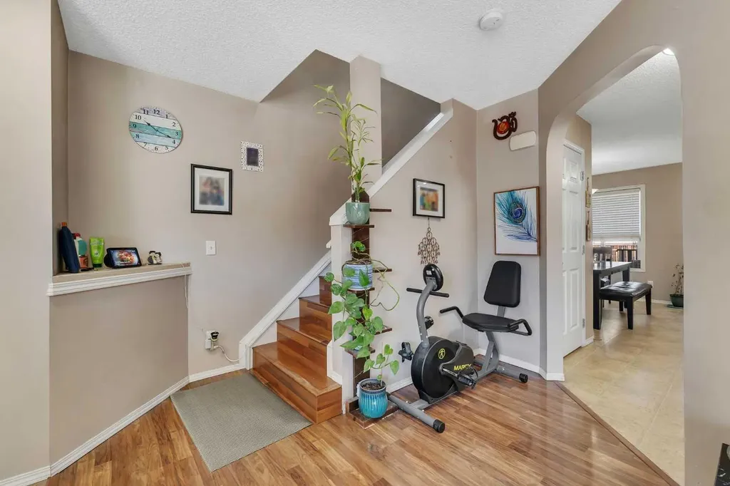 33 Saddlebrook Common NE Calgary AB T3J 0K1