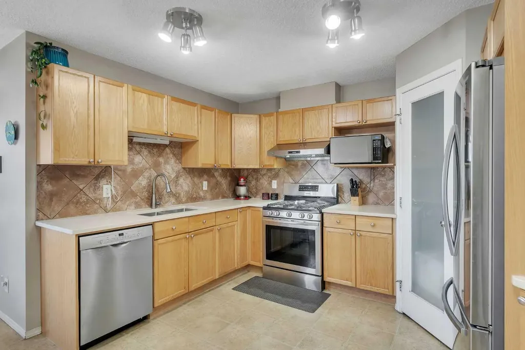 33 Saddlebrook Common NE Calgary AB T3J 0K1