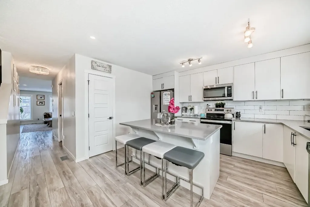 158 Chinook Gate Boulevard SW Airdrie AB t4b 4v3