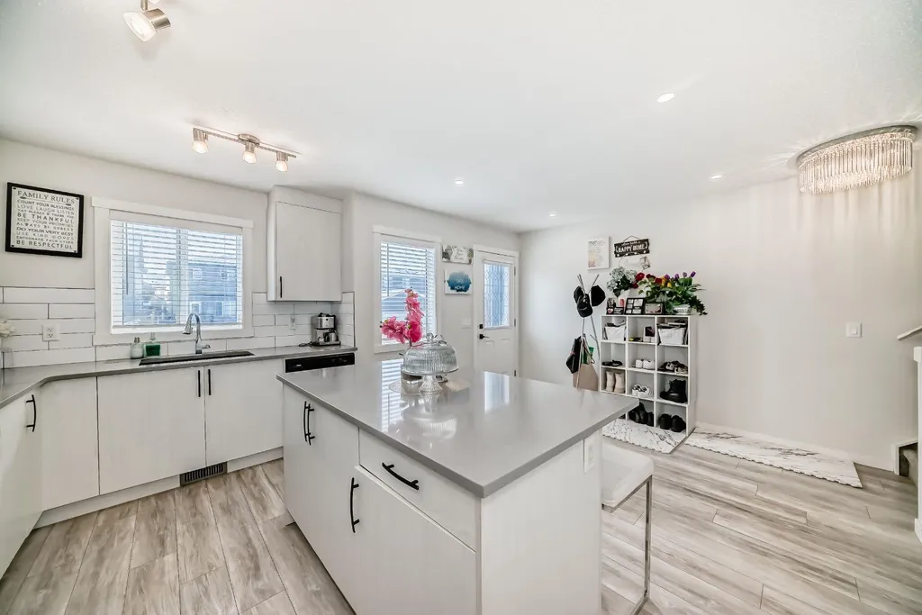 158 Chinook Gate Boulevard SW Airdrie AB t4b 4v3