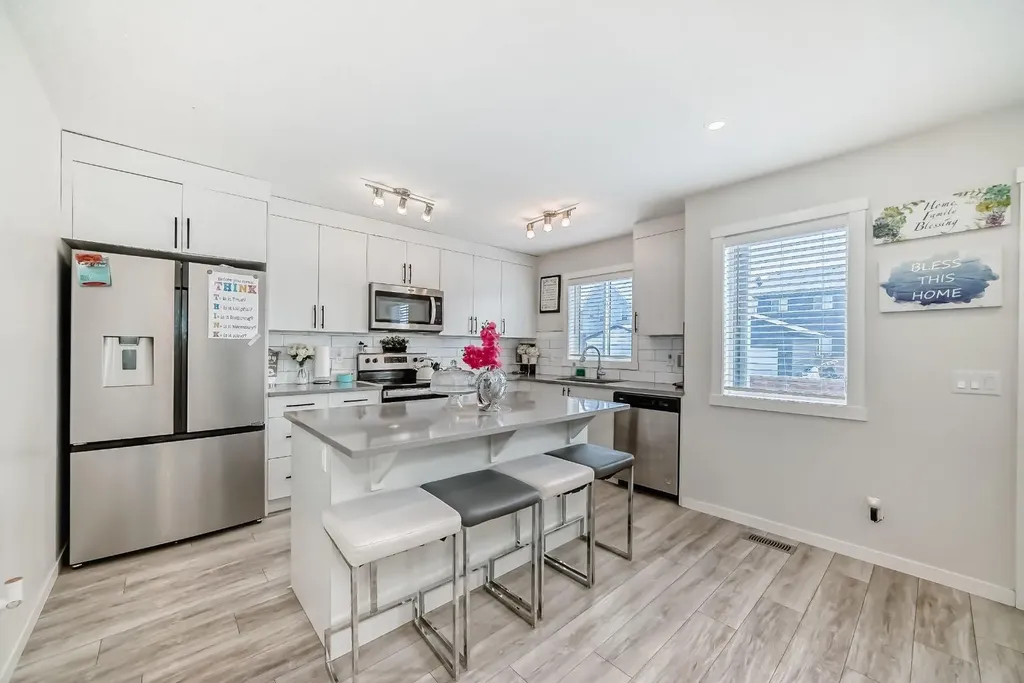 158 Chinook Gate Boulevard SW Airdrie AB t4b 4v3