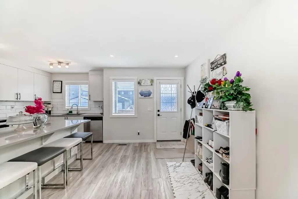 158 Chinook Gate Boulevard SW Airdrie AB t4b 4v3