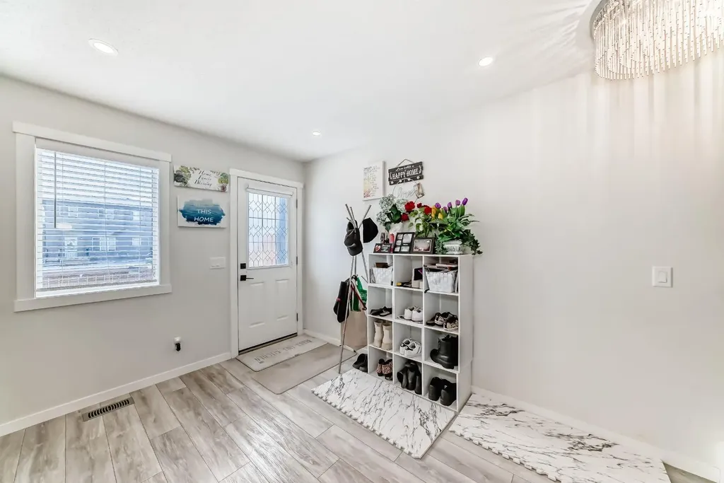 158 Chinook Gate Boulevard SW Airdrie AB t4b 4v3