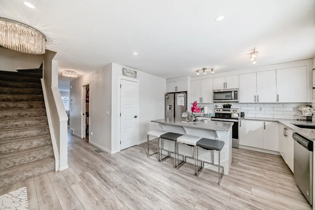 158 Chinook Gate Boulevard SW Airdrie AB t4b 4v3