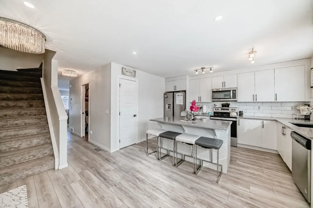 158 Chinook Gate Boulevard SW Airdrie AB t4b 4v3