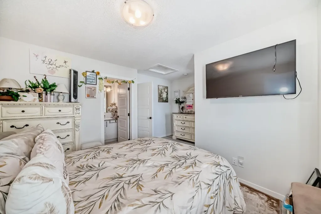 158 Chinook Gate Boulevard SW Airdrie AB t4b 4v3