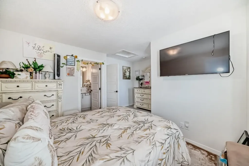 158 Chinook Gate Boulevard SW Airdrie AB t4b 4v3