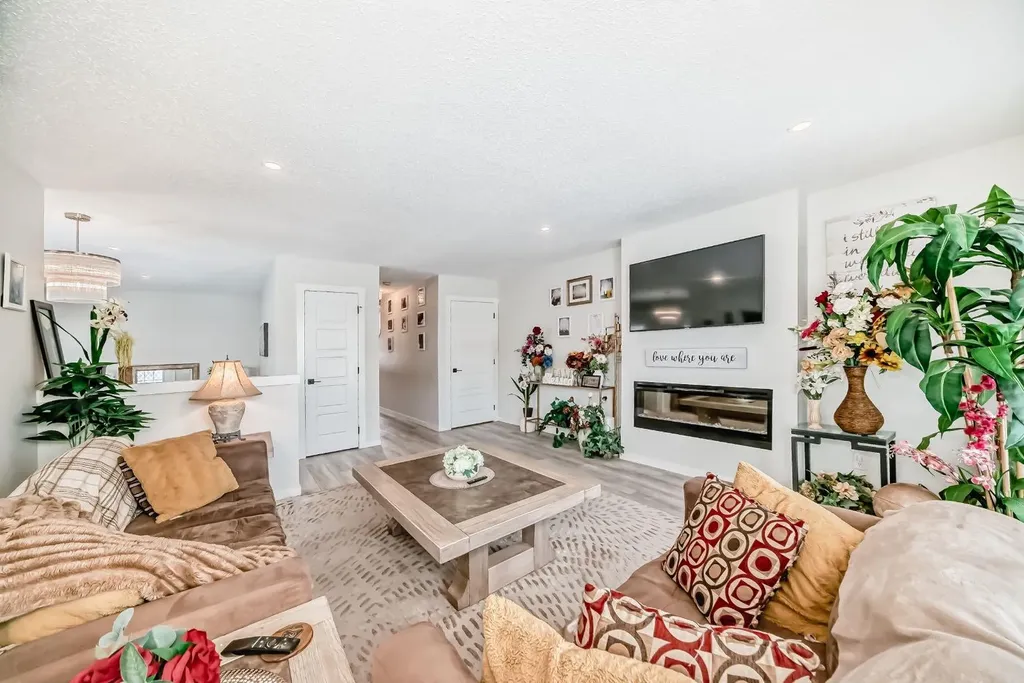 158 Chinook Gate Boulevard SW Airdrie AB t4b 4v3