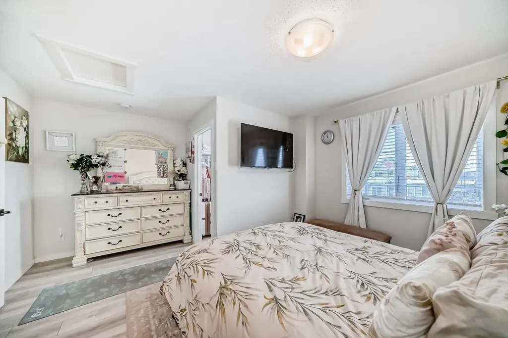 158 Chinook Gate Boulevard SW Airdrie AB t4b 4v3