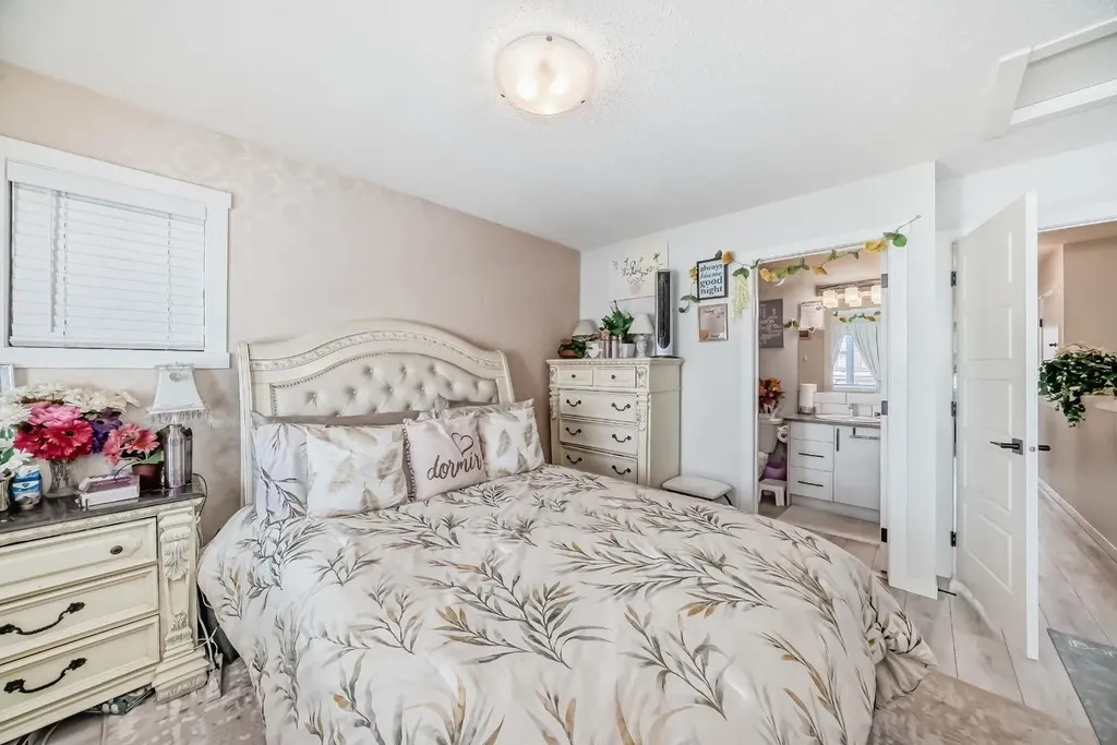 158 Chinook Gate Boulevard SW Airdrie AB t4b 4v3