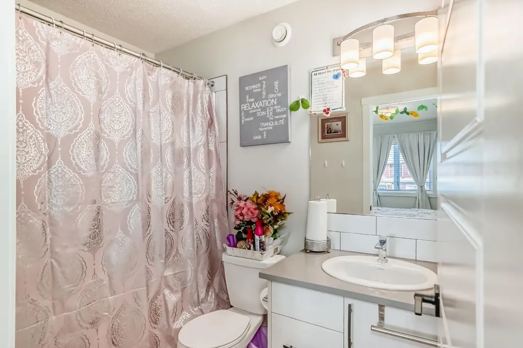 158 Chinook Gate Boulevard SW Airdrie AB t4b 4v3