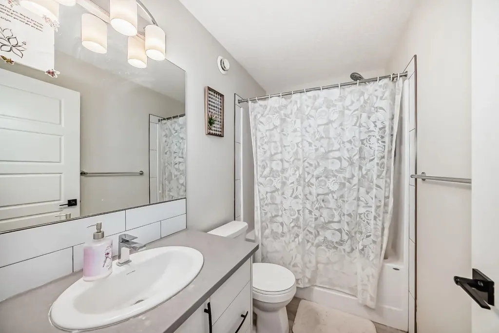 158 Chinook Gate Boulevard SW Airdrie AB t4b 4v3