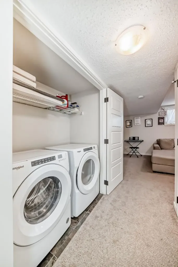 158 Chinook Gate Boulevard SW Airdrie AB t4b 4v3