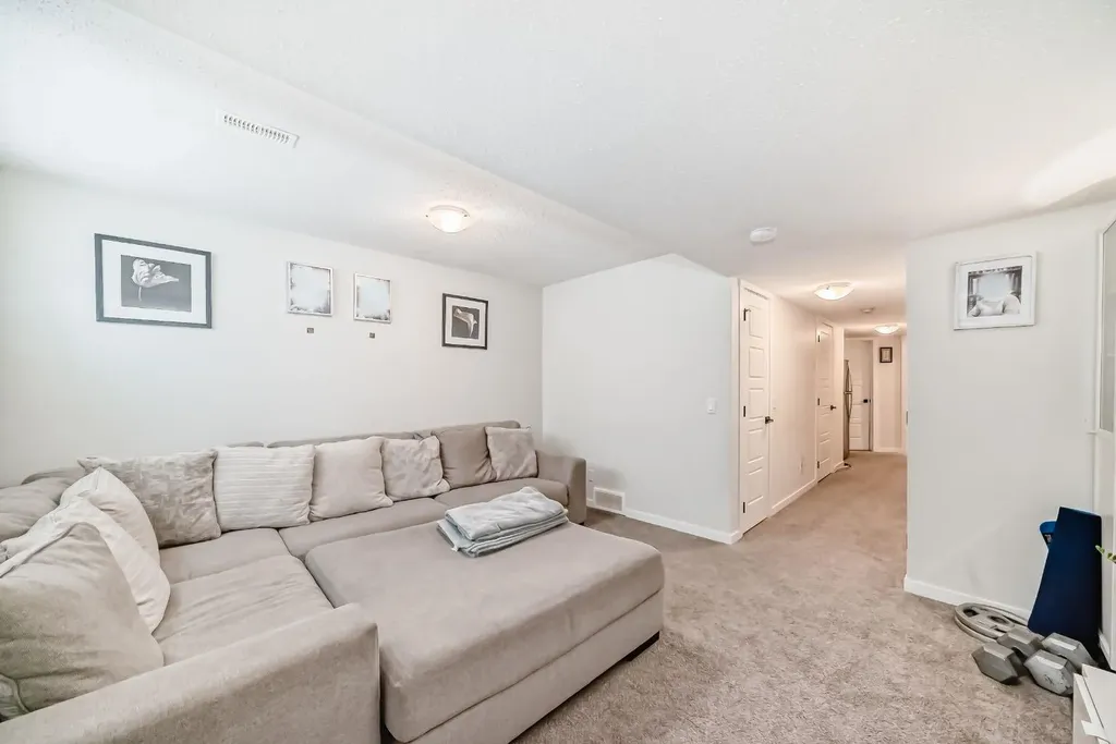 158 Chinook Gate Boulevard SW Airdrie AB t4b 4v3