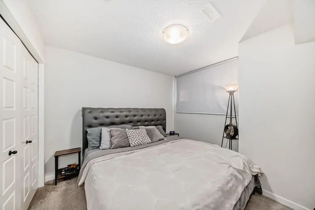 158 Chinook Gate Boulevard SW Airdrie AB t4b 4v3