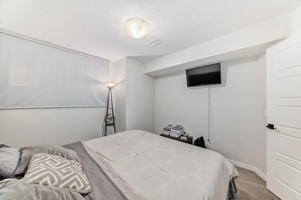 158 Chinook Gate Boulevard SW Airdrie AB t4b 4v3