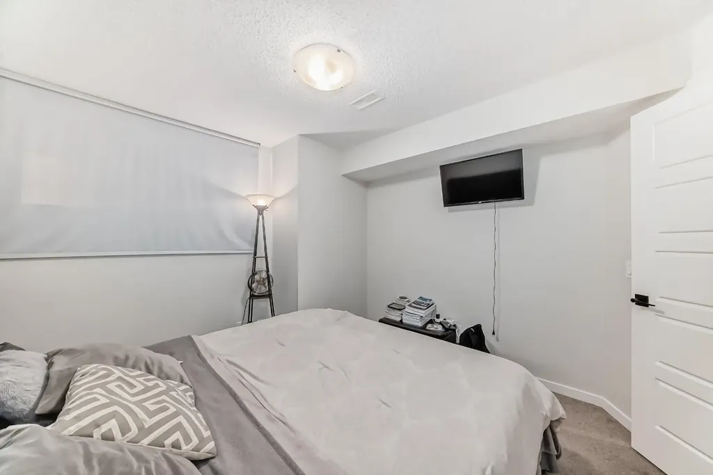 158 Chinook Gate Boulevard SW Airdrie AB t4b 4v3