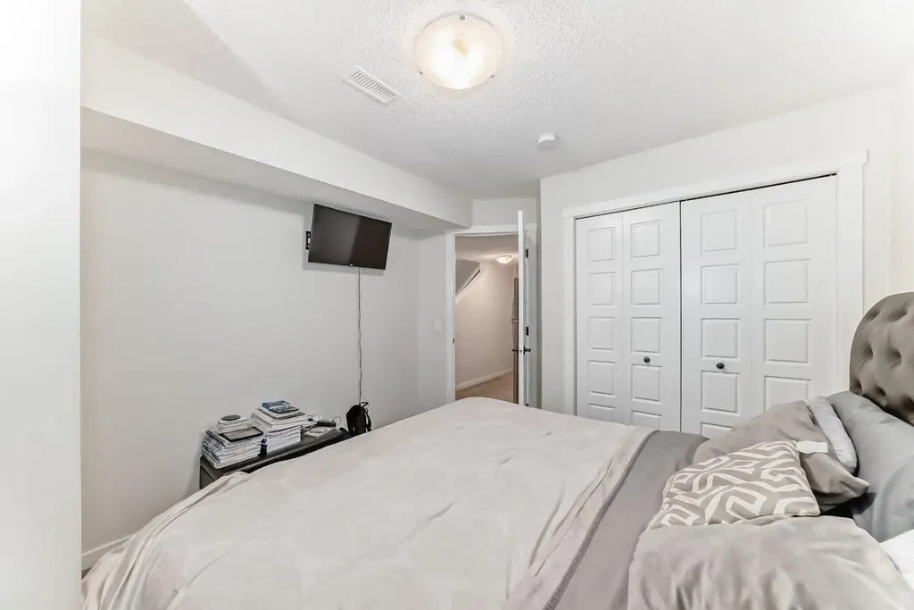 158 Chinook Gate Boulevard SW Airdrie AB t4b 4v3